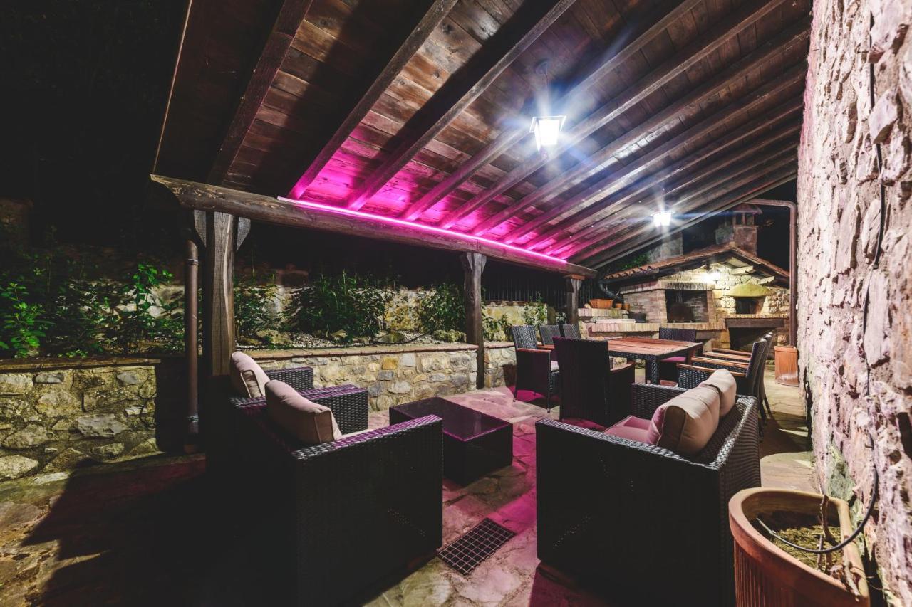 Villa Bog - Villa Con Piscina E Campo Da Tennis 피에가로 외부 사진