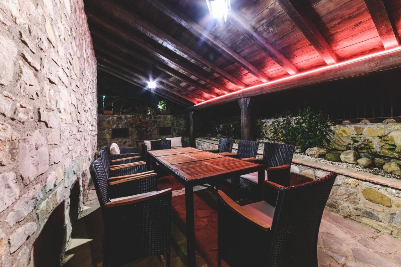 Villa Bog - Villa Con Piscina E Campo Da Tennis 피에가로 외부 사진