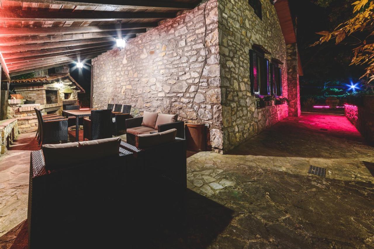 Villa Bog - Villa Con Piscina E Campo Da Tennis 피에가로 외부 사진
